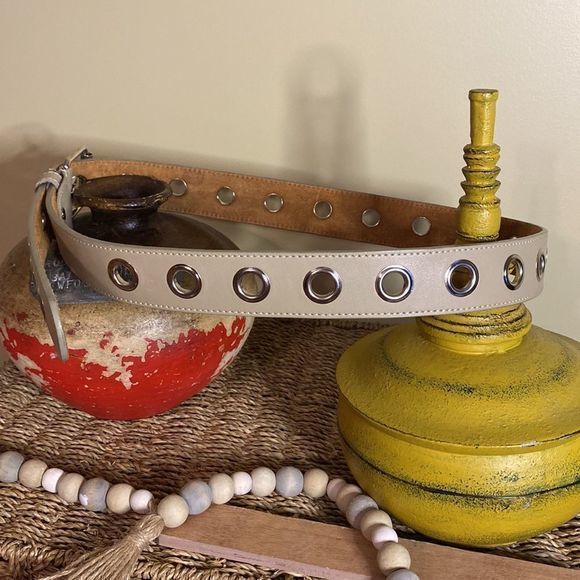 Leather belt cream ivory Silver grommet belt 34-36‎ B23 - Picture 4 of 10